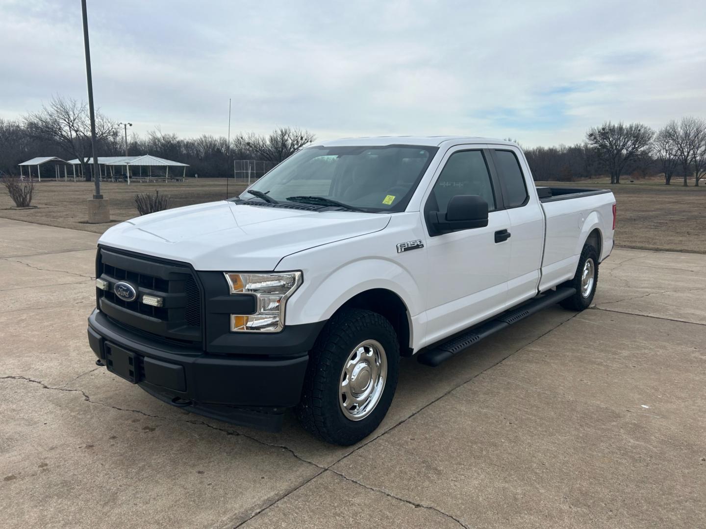 2017 White /Gray Ford F-150 XLT SuperCab 8-ft. Bed 4WD (1FTEX1EF4HK) with an 5.0L V8 OHV 16V engine, 6-Speed Automatic transmission, located at 17760 Hwy 62, Morris, OK, 74445, (918) 733-4887, 35.609104, -95.877060 - Photo#0